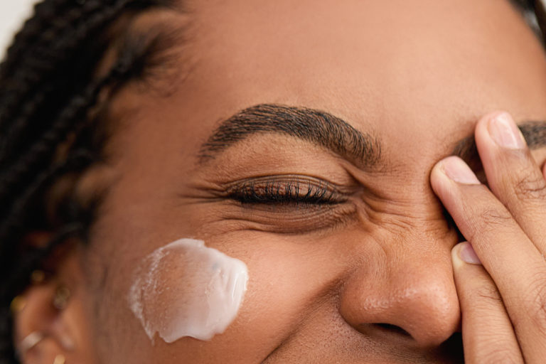 INSKIN.CO Model 1 1200x800px 8 768x512