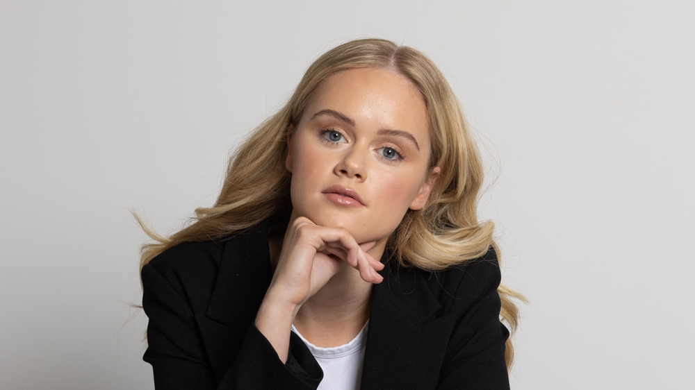 Rosie Quoi Makup Model head shot