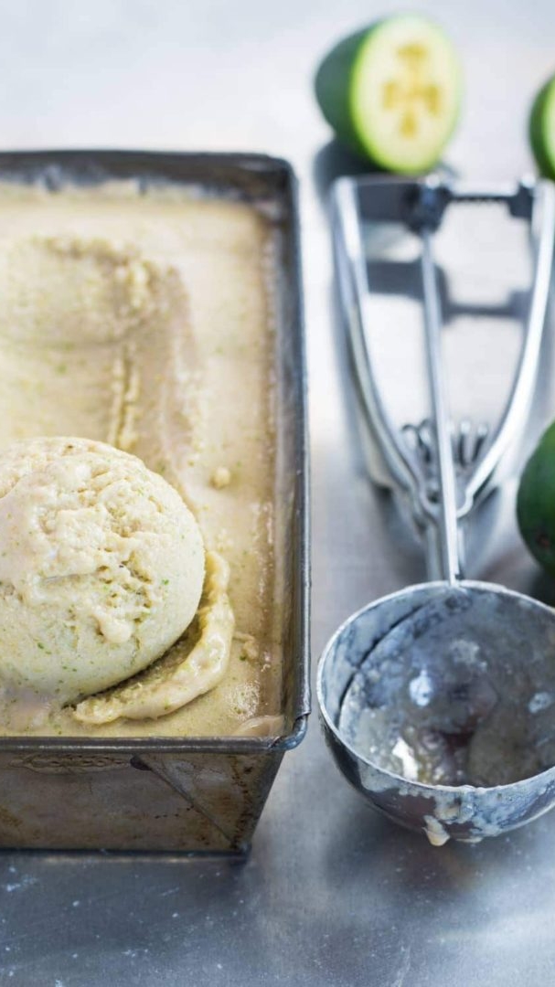 feijoa ice cream , scooper